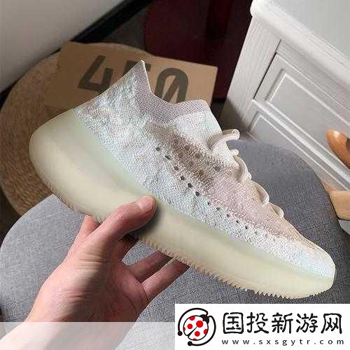 yeezy380蜜桃粉和白色让直播界变天