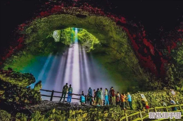 穿越奇幻天坑地缝