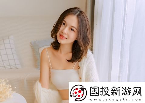 游泳馆里的两个教练孟月月专业优秀友