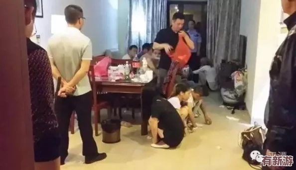 班花裸身将两腿扒开让全班吃
