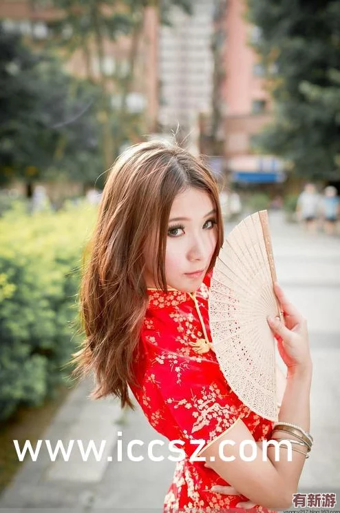 白丝美女被娇喘流出白色