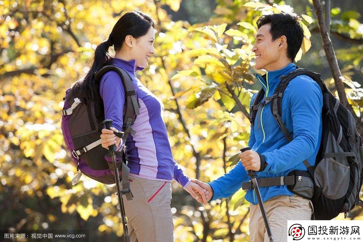 和朋友夫妻一起出去旅游住在一起