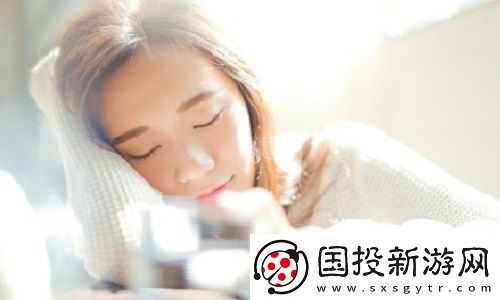兰姨捂着嘴怕发出声音吵到