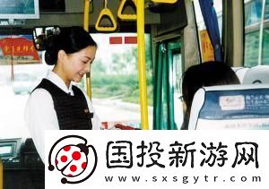 公交车上售票员用B验票墨网民热议的新焦点