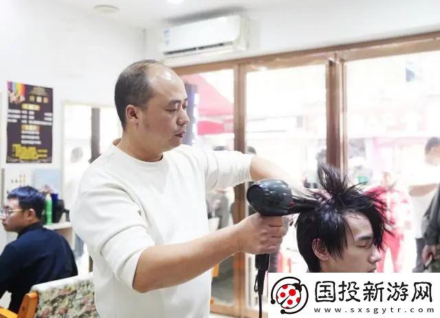 湖南理发师夫妻走红