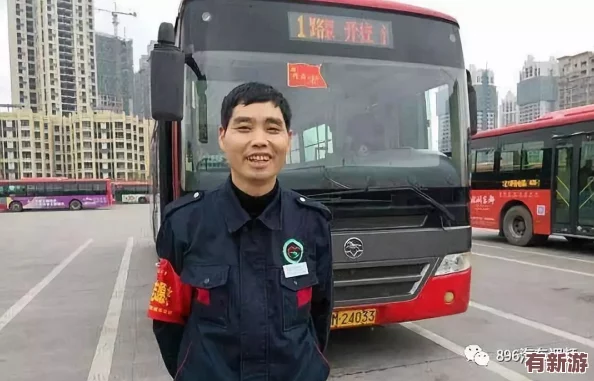 坐公交车被c两了小时张茵