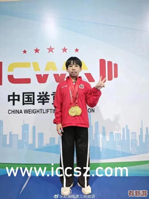 白丝校花4扒开**甜美app