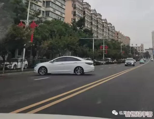 下雨天公交车站避雨1jk