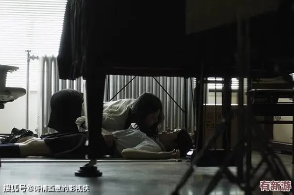 少爷被**室跪趴sm男男