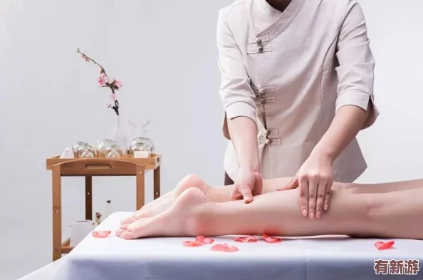 丰满少妇精油按摩