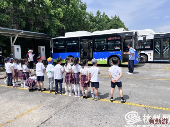 幼儿园的老师们振宇校车