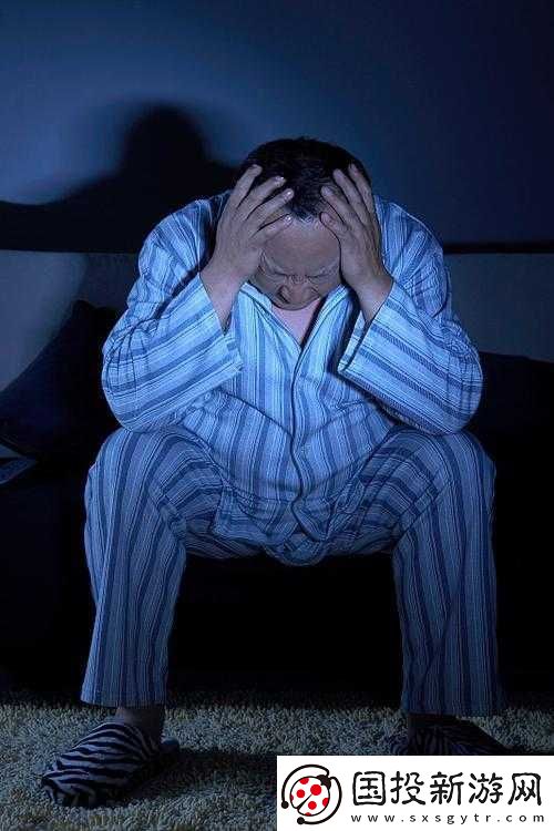 男生晚上睡不着想找点什么