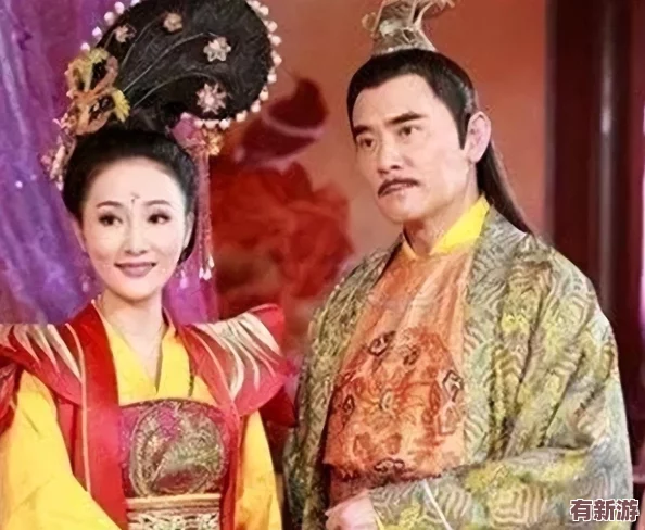 上官婉儿拿一支笔稿自己下直