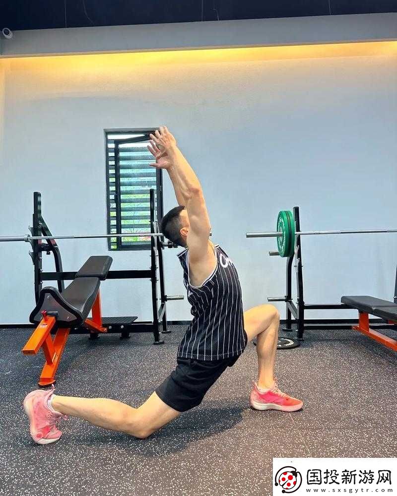 腰部下沉进入动起来