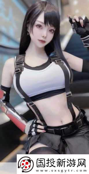 加拿大辣妹神还原FF7重生泳装蒂法
