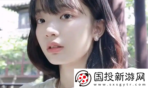 几个装修工人把我压在茶几上修家具