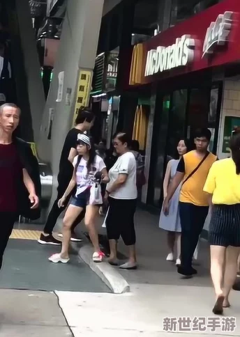 震惊！浓毛茸茸BwBw妇女竟然在街头大喊