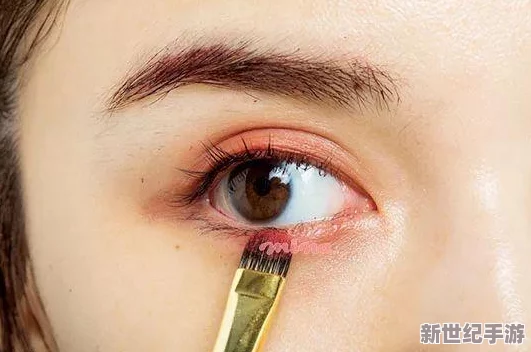 奇米四色眼影777888是一款色彩丰富的眼影盘