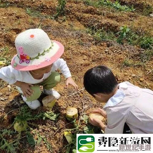 一小孩跟姐姐玩萝卜游戏