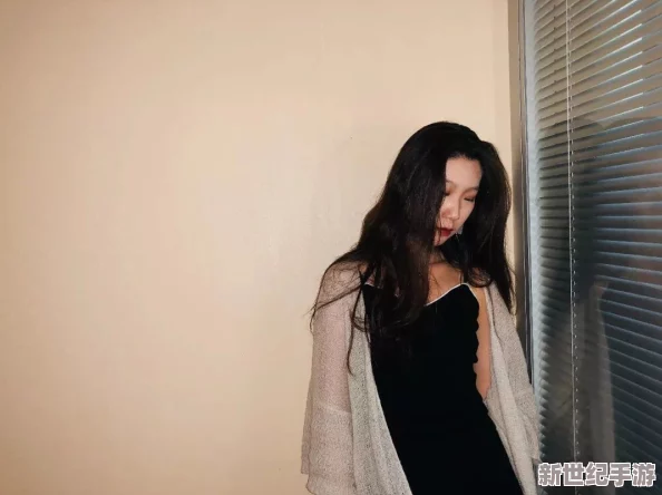抖音风反差婊混剪合集吃瓜：令人震惊的瞬间曝光-视频中隐藏的真相让人瞠目结舌！
