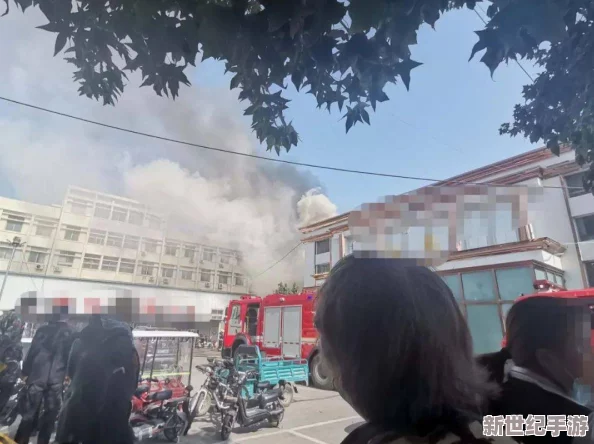 震惊！爱干清风阁附近突发火灾