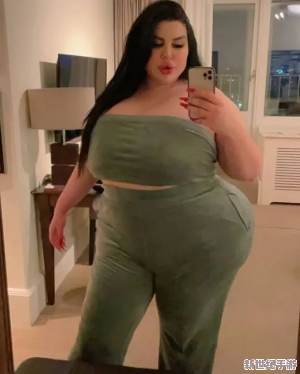 震惊！美女100%露屁股无遮挡图片引发网友热议