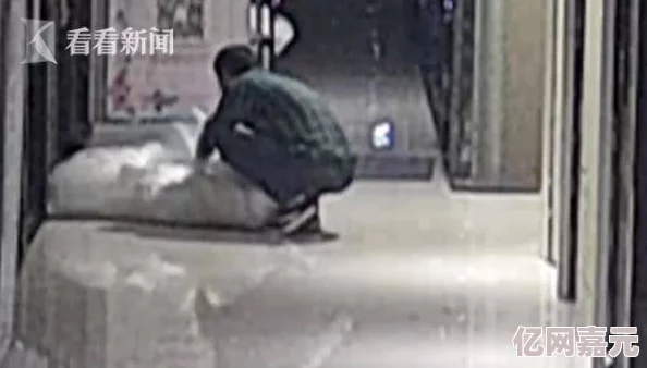 震惊！嗯啊边走边做…h楼梯李尽欢竟然在现场遭遇意外