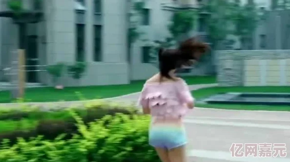 震惊！扒开衣服吃胸摸下面亲吻摸