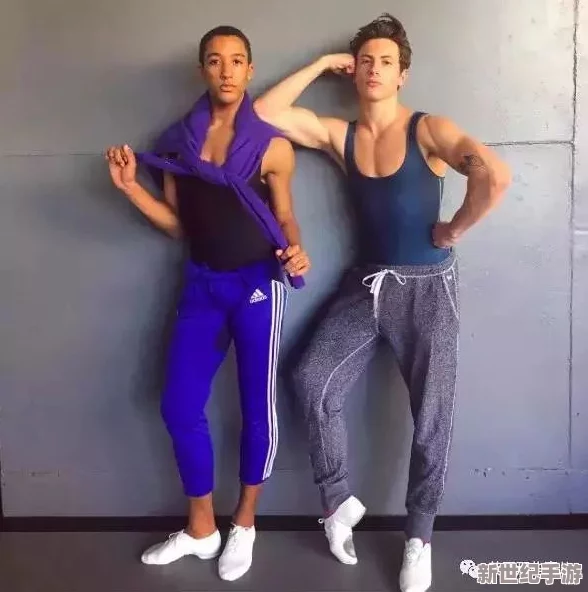 男模脱裤子全身精光gay