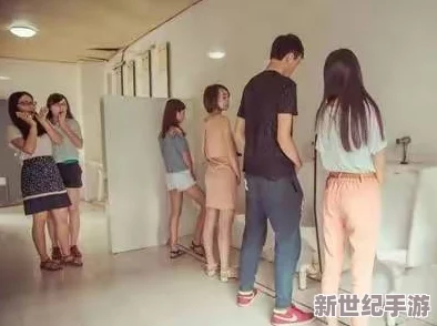 沟厕近距离仰拍大学生嘘嘘