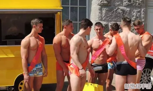 男模脱裤子全身精光gay