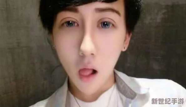 震惊！两男一女三p在线播放引发热议