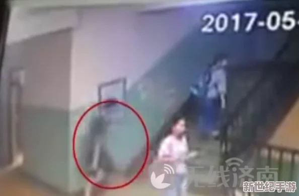 震惊！偷窥女厕正面**视频曝光