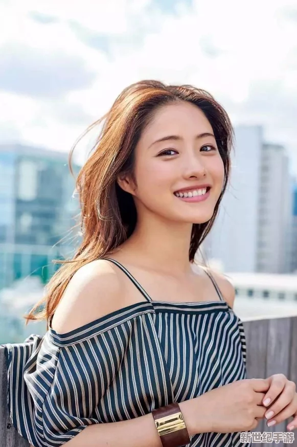 周妍希**三点尽露**诱
