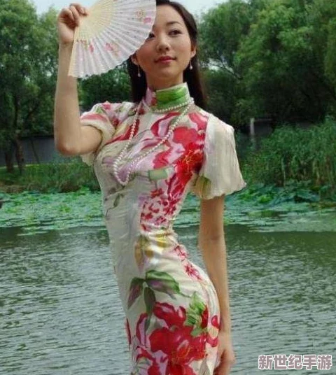 旗袍开襟做双人运动