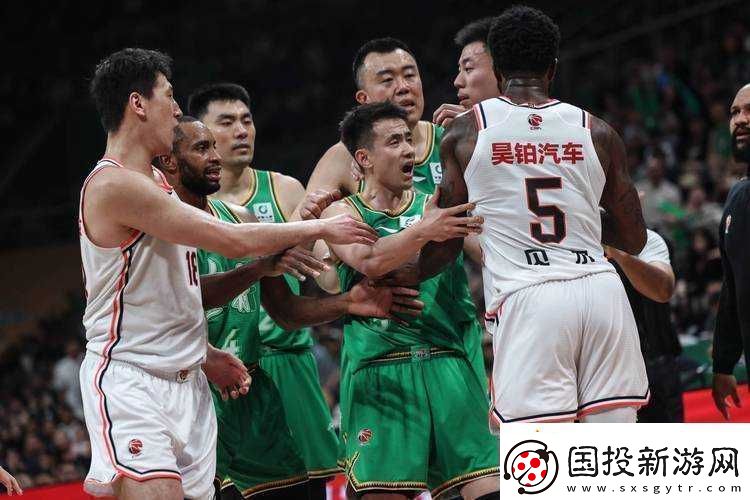 1v2三个男的是兄弟
