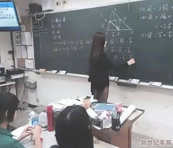 跟jk制服老师超短裙啪啪