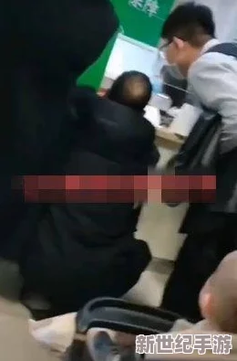 美女扒开尿口让男生玩