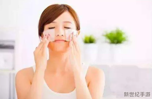 一边摸上面一边敷面膜