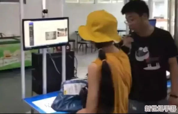 大坤塞进男生