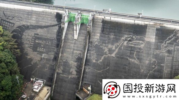 日本佐贺水库大坝惊现哥斯拉壁画！看似天成实际人为