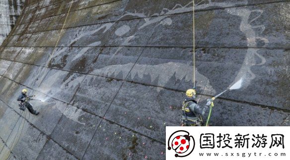 日本佐贺水库大坝惊现哥斯拉壁画！看似天成实际人为