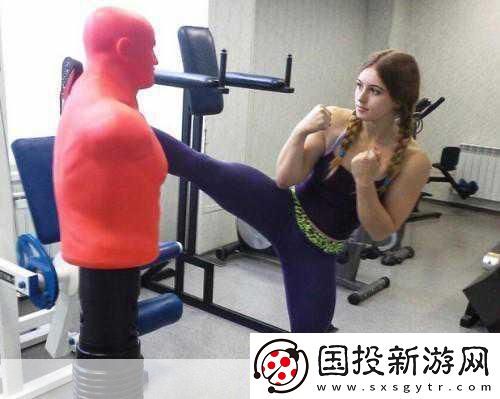 俄17岁最萌女汉子爆红络