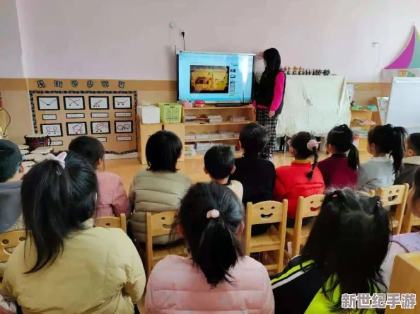 小孩和小孩一起草