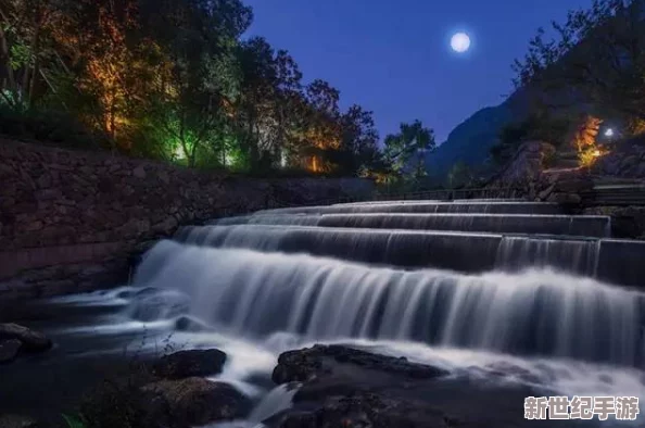 两峰夹小溪地湿又无泥诗小女之心