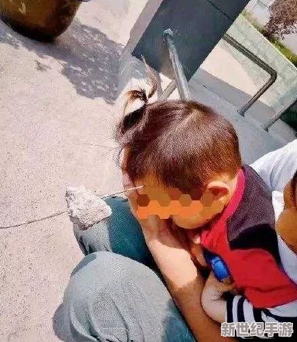 小孩半夜喂姐姐吃钢筋