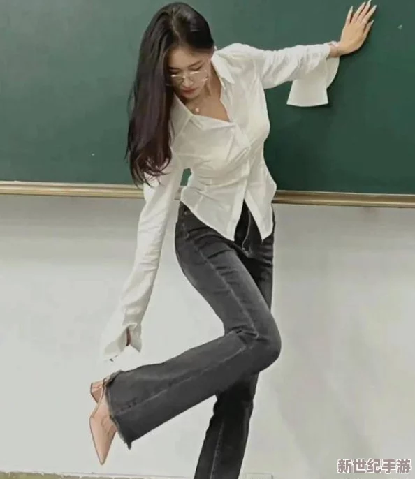 漂亮诱人的女教师