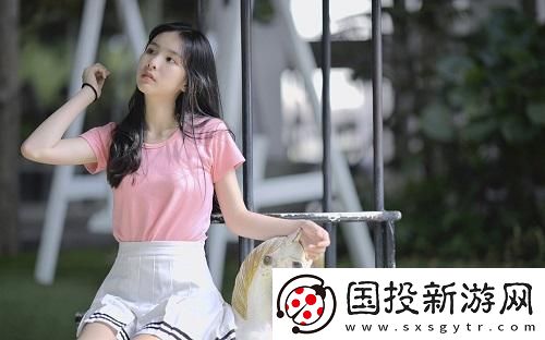 一边下奶一吃敷面膜视频60分钟引热议