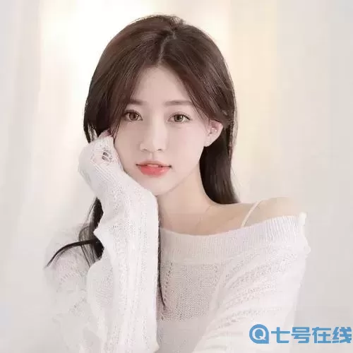 手慢慢伸向她的花丛