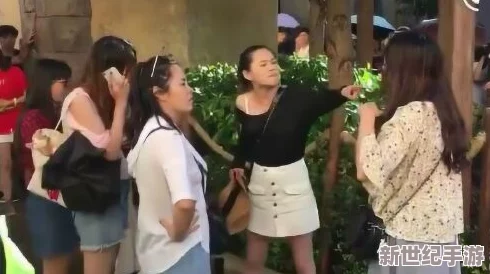 美女被扒屁股进去视频引发热议